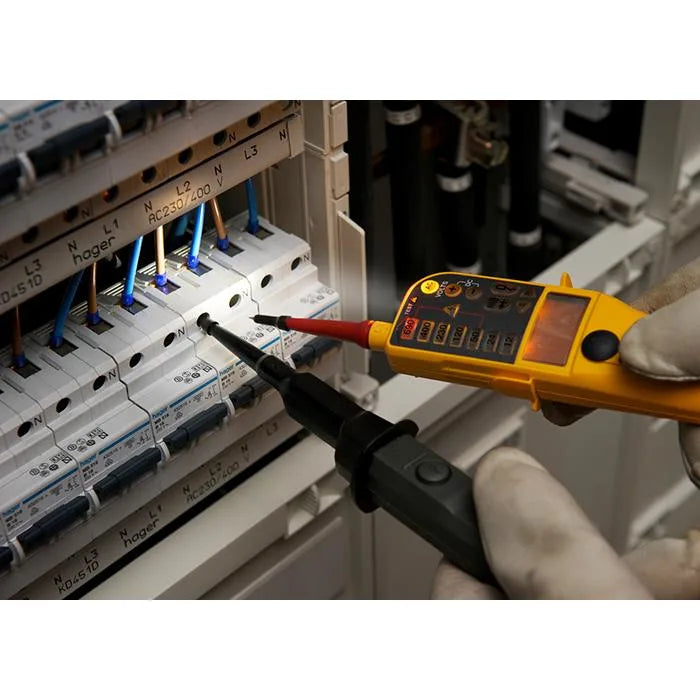 Fluke T150 Voltage tester